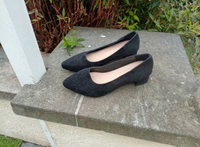 shoes,black suede ,size 38 .never worn