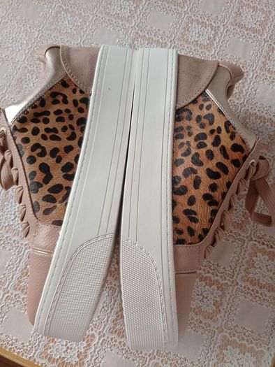 Leather womens trainers Carvela size 38