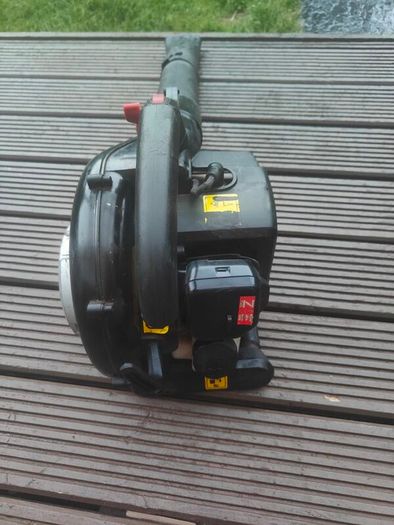 leaf blower