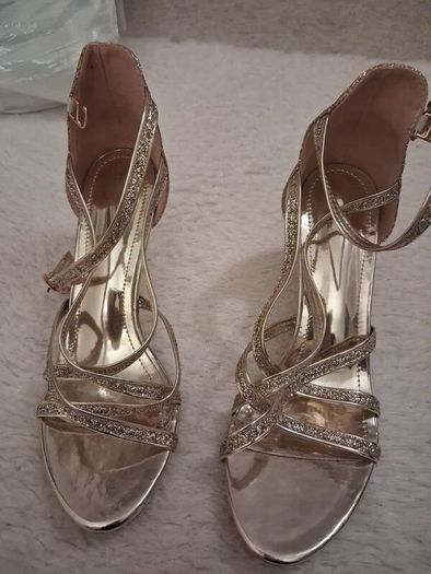 Ladies sandles REDUCED  As need space