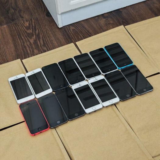 Job Lot of 14x Apple iPhone 5 / 5c / 5s - Spares & Repairs - Parts Bundle