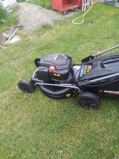 Self drive lawnmower