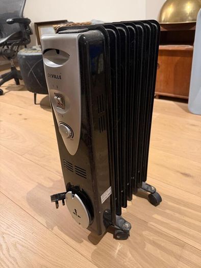 Deville 1500W 7-Fin Oil-Filled Radiator, Black