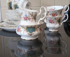 Royal Albert Bone China Tea Set "Berkeley".