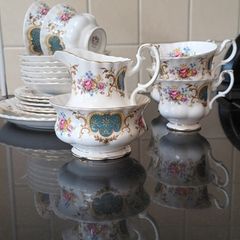 Royal Albert Bone China Tea Set "Berkeley".