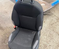 peugeot 208 passenger seat