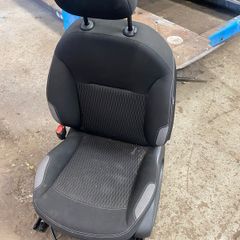 peugeot 208 passenger seat