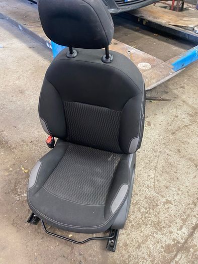 peugeot 208 passenger seat