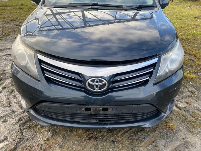 2014 Toyota Avensis Breaking