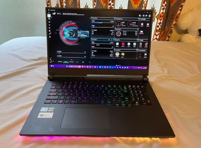 Asus Rog Strix G17 G713rw-kh096w Gaming Pc - 17.3" - Ryzen 9 6900hx - 32 Gb / 1 Tb Ssd - Azerty - Grade A With Charging Cable