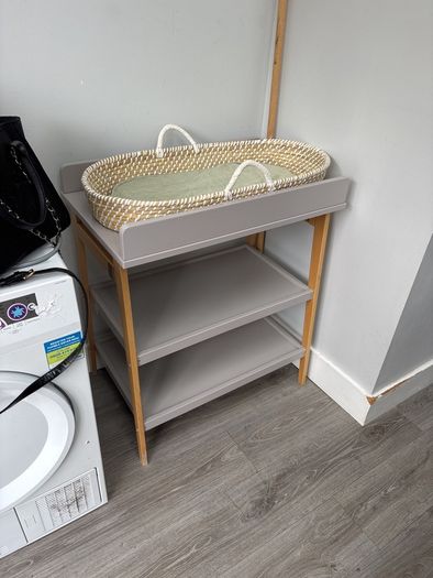 Baby elegance Ollie changing table with basket included