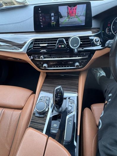 172 BMW 5-series 530e M - Neg