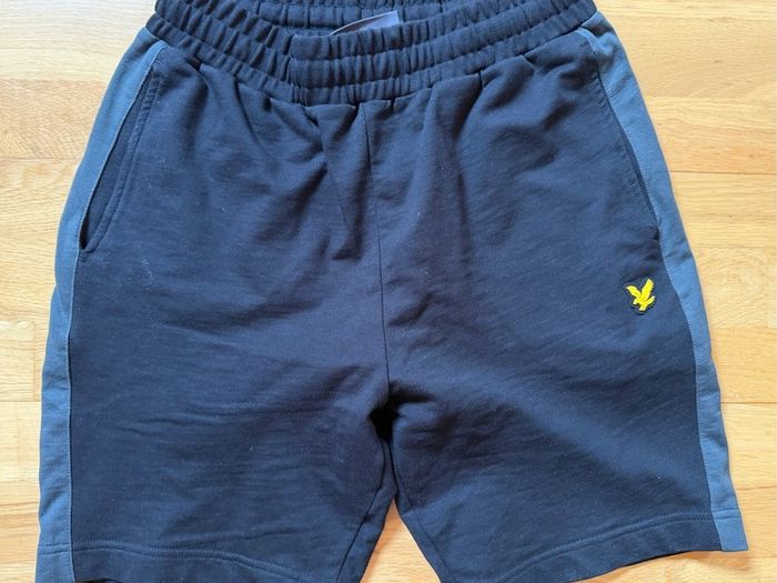 Lyle and Scott Shorts Black small