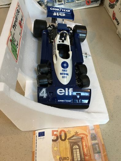 Model Car Burago Tyrrell P34/2 Scale 1/14