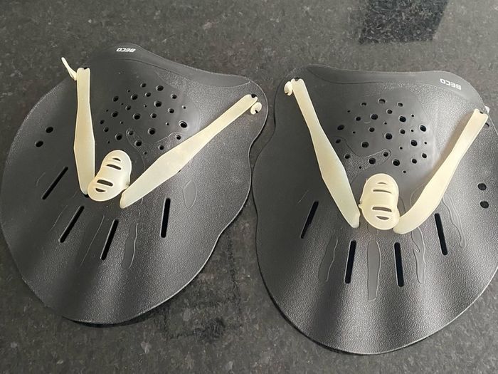 Swim hand paddles