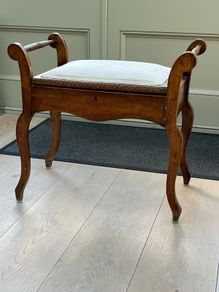 piano stool