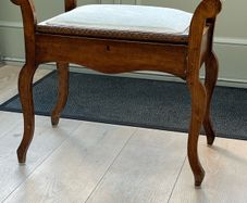 piano stool