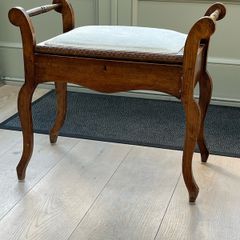 piano stool