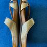 Strive Women's sandals size 6UK.  Gold. As New with box. Image 2