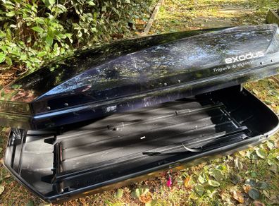 Halfords Exodus 470L Roof Box - Black with Thule Foot Pack and Holfords (A120) Aero Bars. Includes fitting kit.
