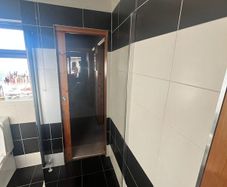 Merlyn showerwall wetroom