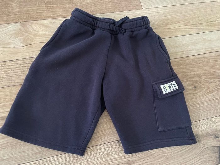 Dunnes boys shorts size 8/9 years old