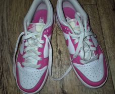 womens pink Nike dunks trainers