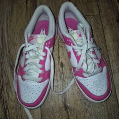 womens pink Nike dunks trainers