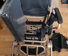 Electric wheelchair