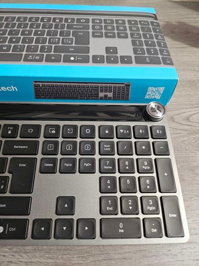 JLAB Epic Wireless Keyboard - Black + mouse