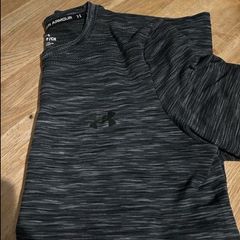 Under Amour t-shirt