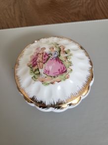 Trinket box porcelain