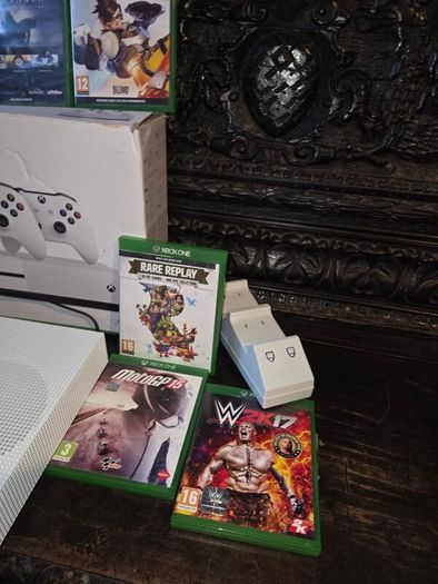 Xbox One S 1TB Box, Controllers, Games