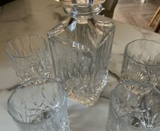 Whisky decanter and 4 glasses