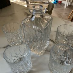 Whisky decanter and 4 glasses