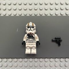 lego Star Wars sw1236 Clone Trooper Gunner (Phase 2) minifigure- Dirt Stains, Nougat Head, Helmet with Holes