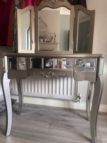 Vintage style dressing table and mirror