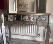 Vintage style dressing table and mirror