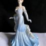 Coalport Figurine of the year 1999 Ladies Of Fashion" Debbie" Image 2