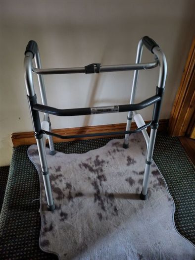 Folding walking frame