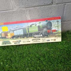 Hornby The Southern Star train set - power supply required