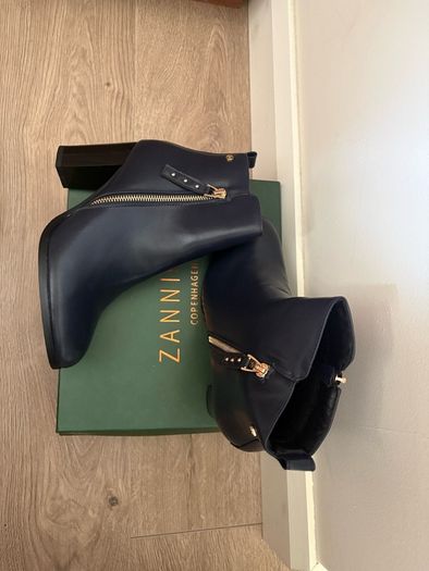 Woman's boots