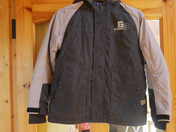 Boys jacket. Age 10 yrs/140cm. Dark grey.
