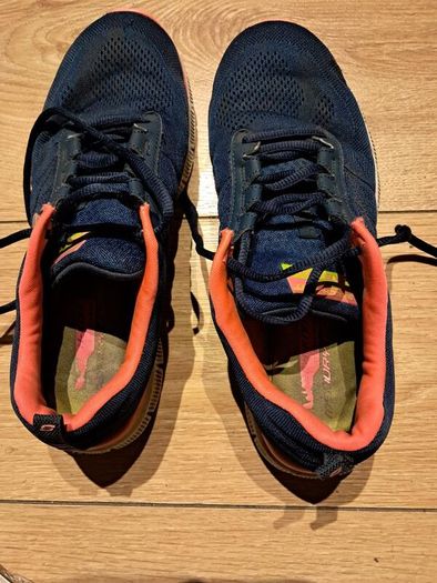Women's Sketchers Shoes X 2