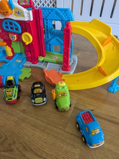 toot toot driver vtech garage & 12 cars