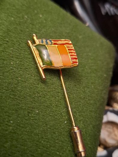 Irish American lapel pin