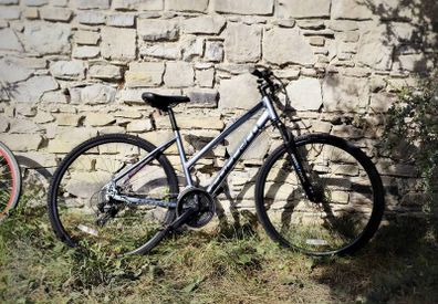 Hybrid Bike (like new)