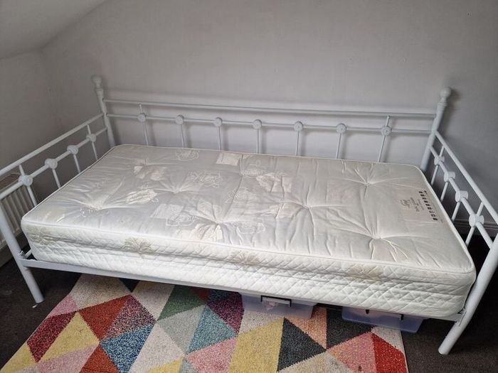 Day bed - free