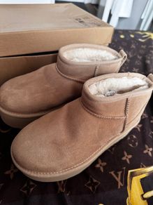 UGG Classic Mini Platform Size 37 Excellent Condition