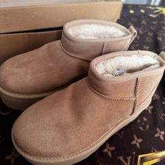 UGG Classic Mini Platform Size 37 Excellent Condition